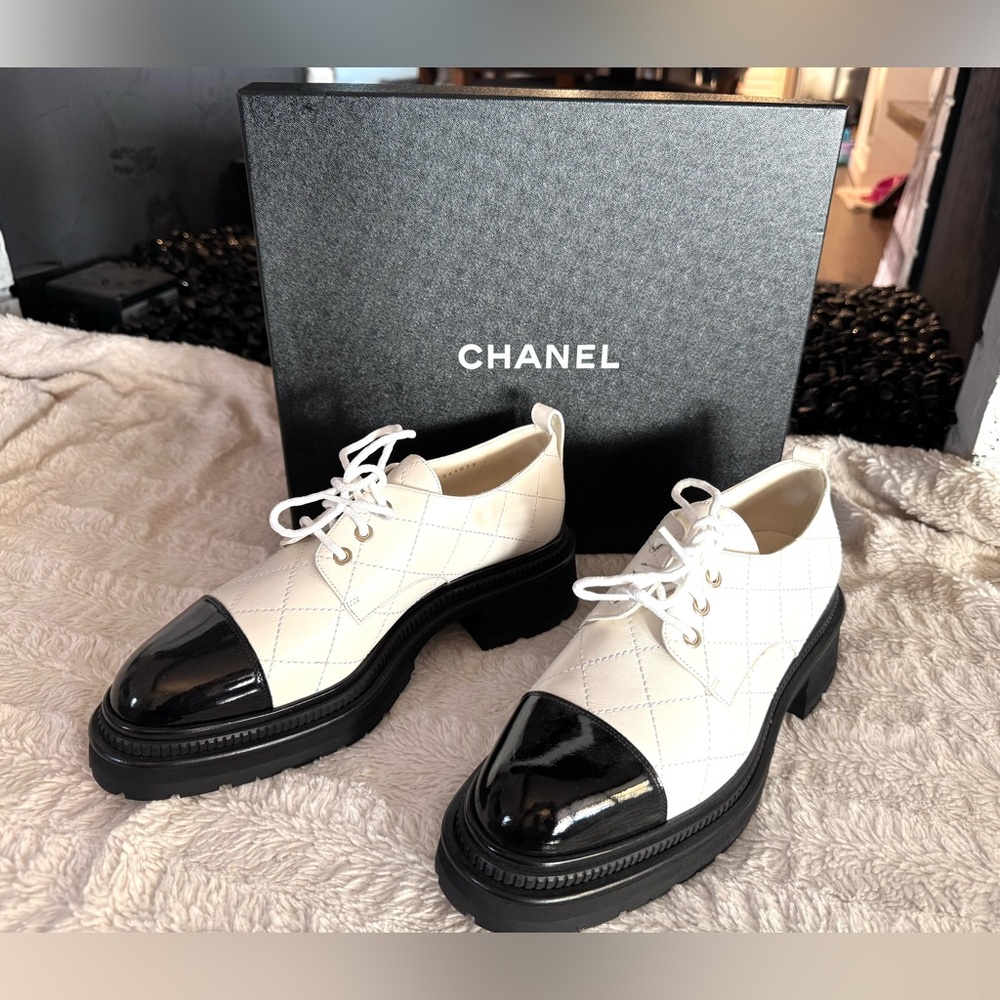 Chanel Lace Up Black and White Leather Oxford Shoes - Picture 6 of 13